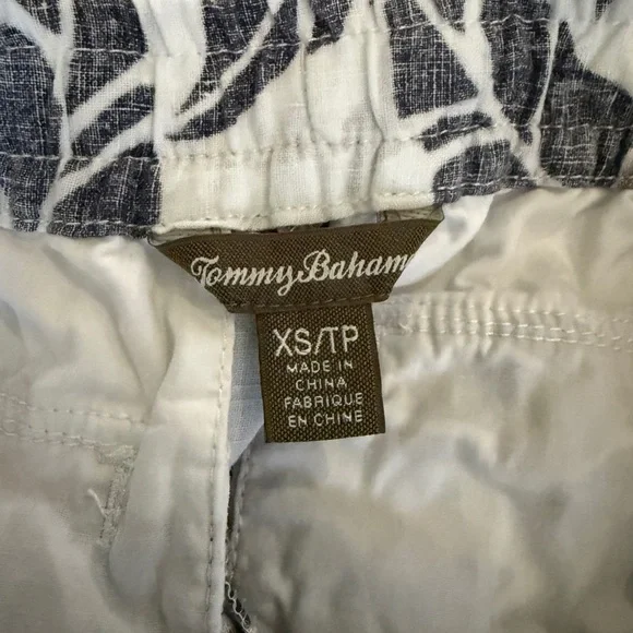 Tommy Bahama women’s linen shorts - size XS - Picture 3 of 4